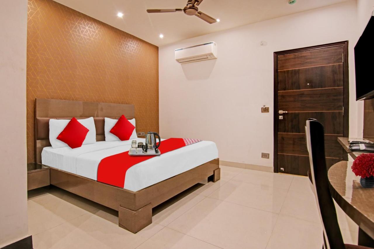 Hotel 19 West นิวเดลี ภายนอก รูปภาพ