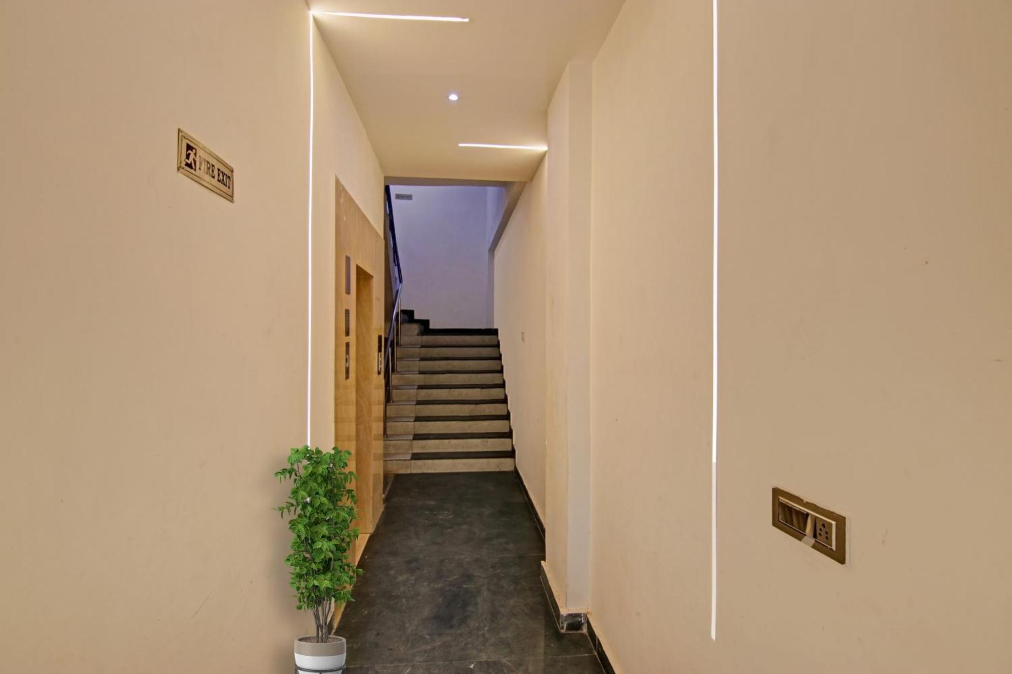 Hotel 19 West นิวเดลี ภายนอก รูปภาพ