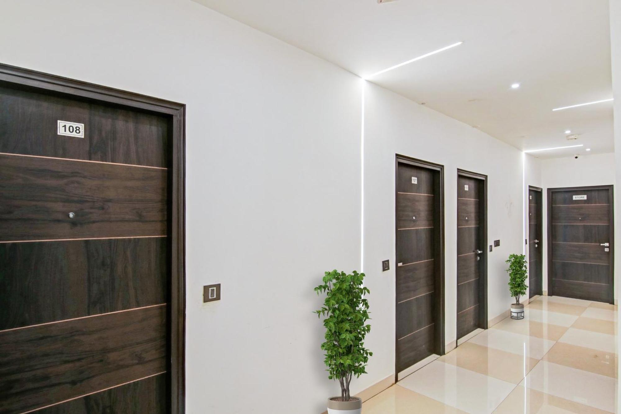 Hotel 19 West นิวเดลี ภายนอก รูปภาพ